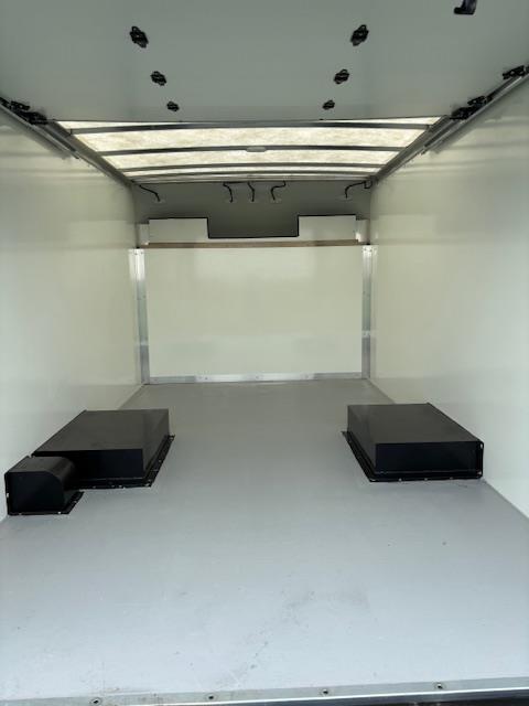 2025 Ford E-450-8