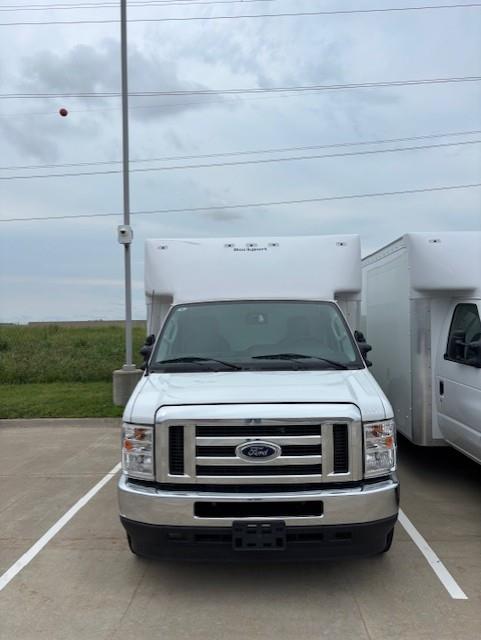 2025 Ford E-450-3