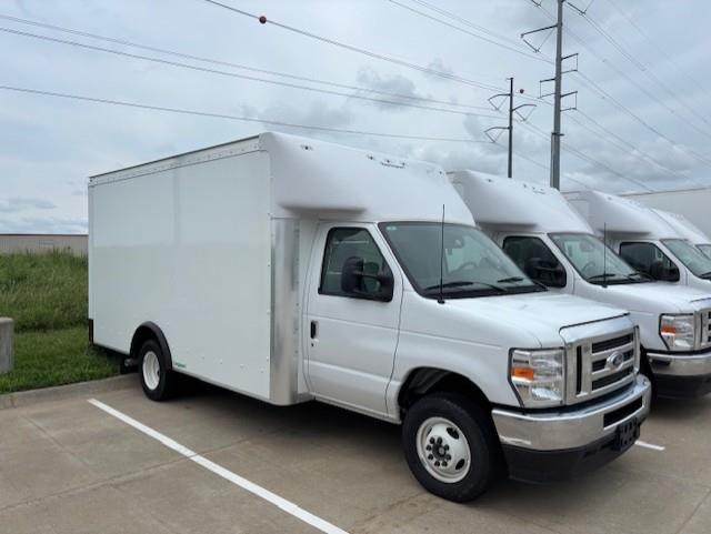 2025 Ford E-450-4