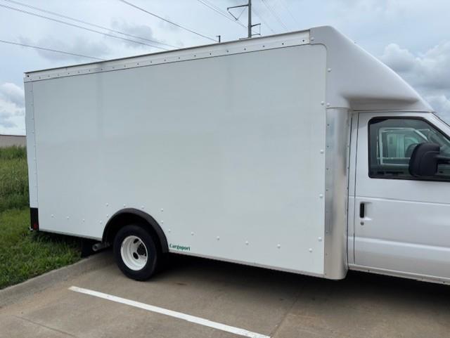 2025 Ford E-450-5