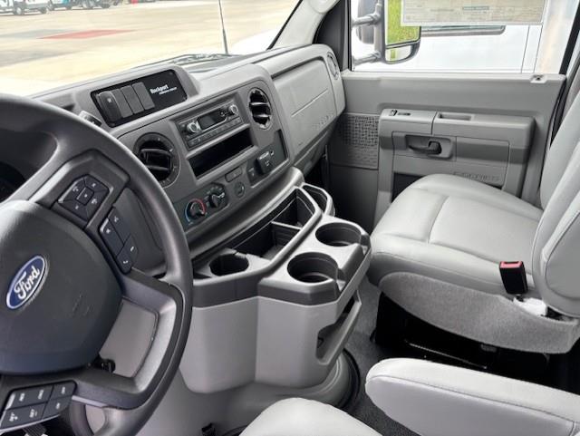2025 Ford E-450-12