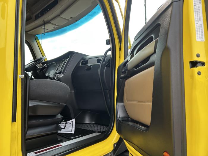 2023 Kenworth T680-22