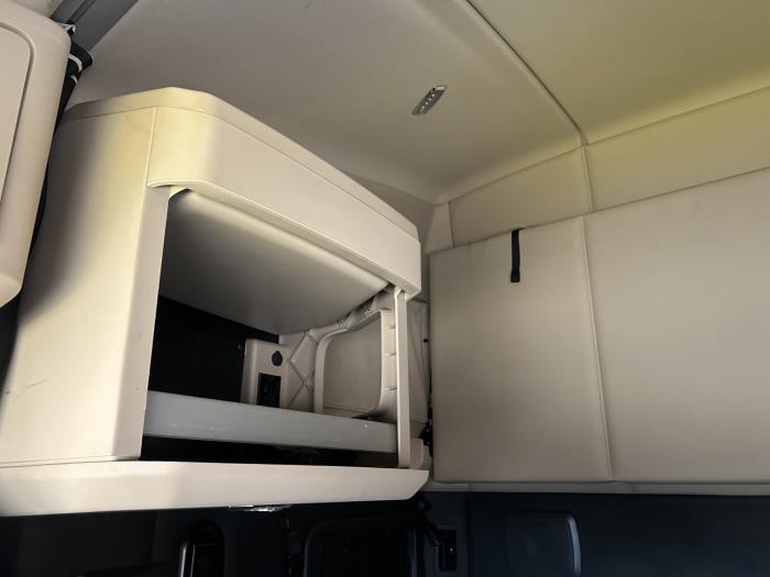 2023 Kenworth T680-28