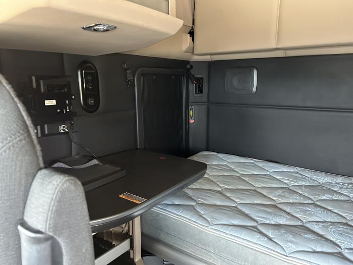 2023 Kenworth T680-31