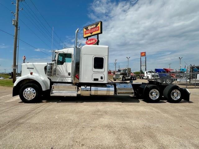 2023 Kenworth W900-4