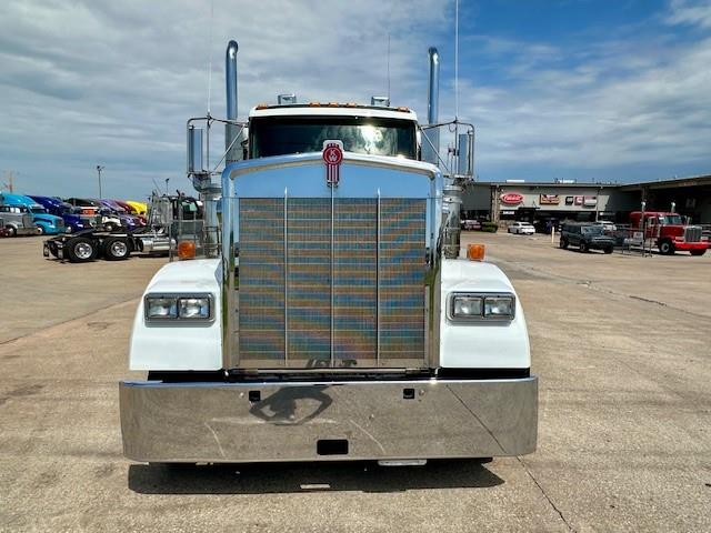 2023 Kenworth W900-7