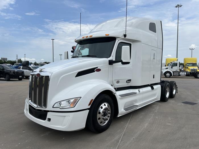 2022 Peterbilt 579 photo 2