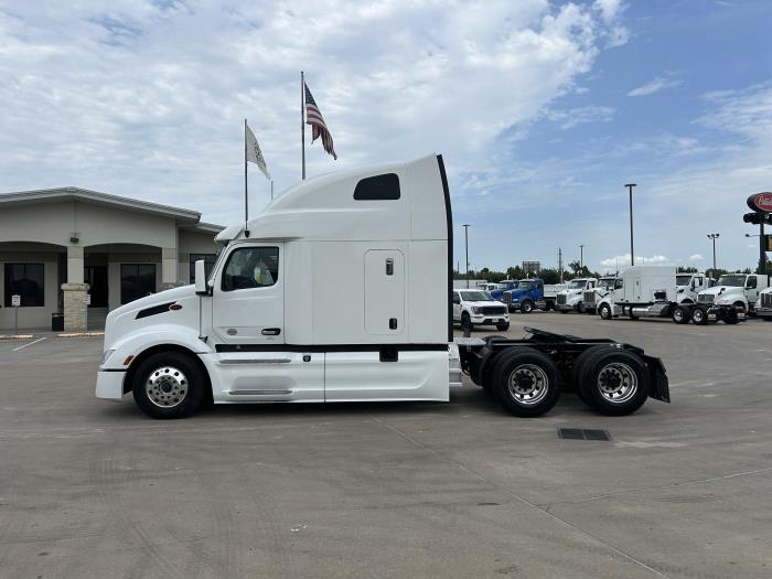 2022 Peterbilt 579 photo 3