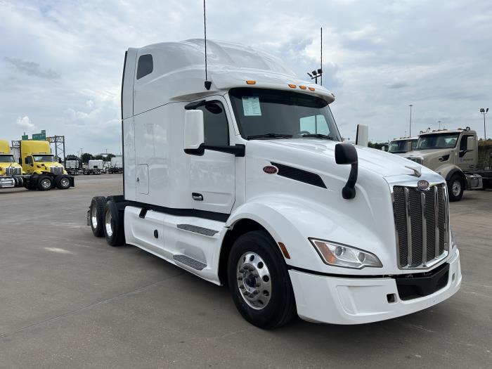 2022 Peterbilt 579-8