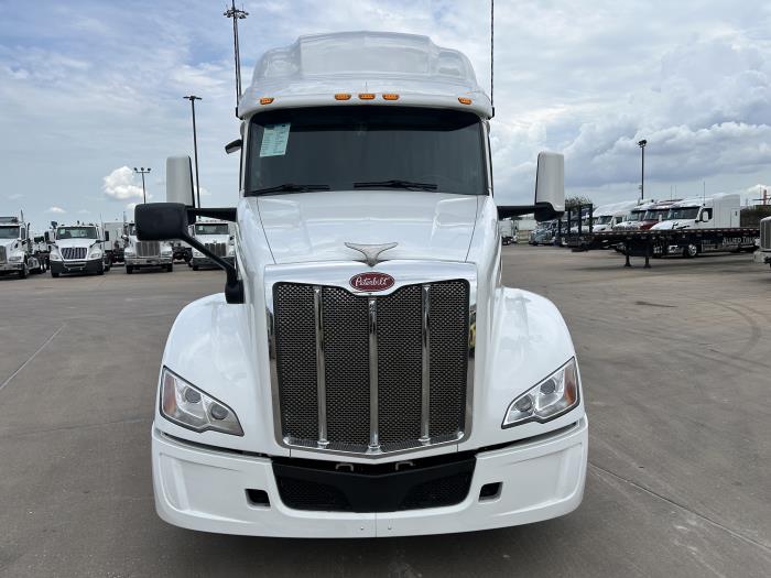 2022 Peterbilt 579-9