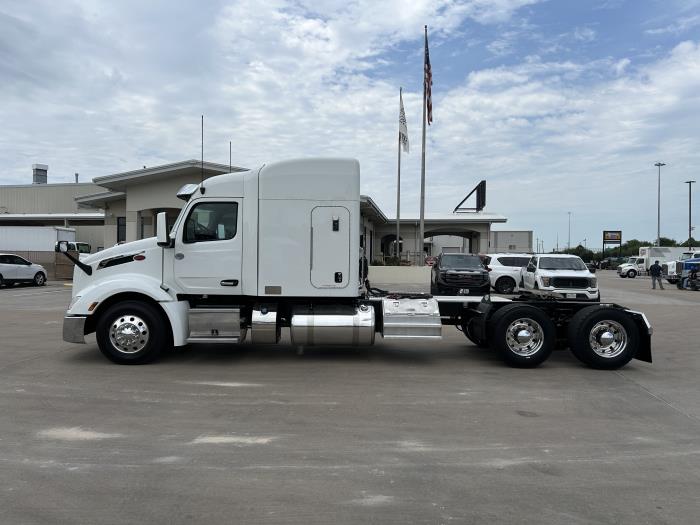 2023 Peterbilt 579-2