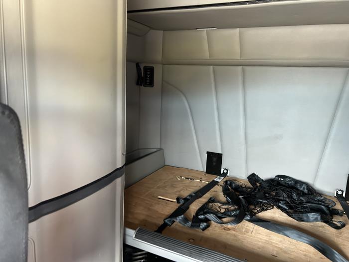 2022 Peterbilt 579-32