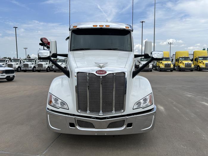 2023 Peterbilt 579-8
