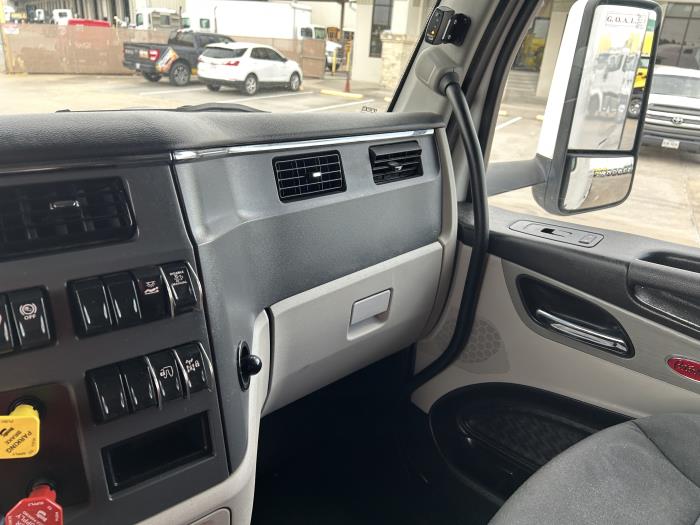 2022 Peterbilt 579-36