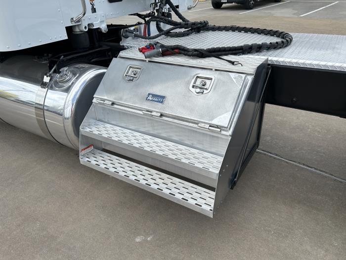 2023 Peterbilt 579-13