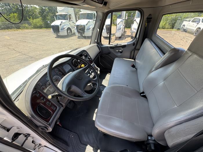 2020 Freightliner M2 106 Medium Duty photo 3