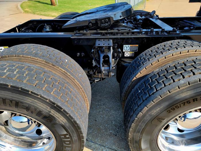 2021 Peterbilt 579-8