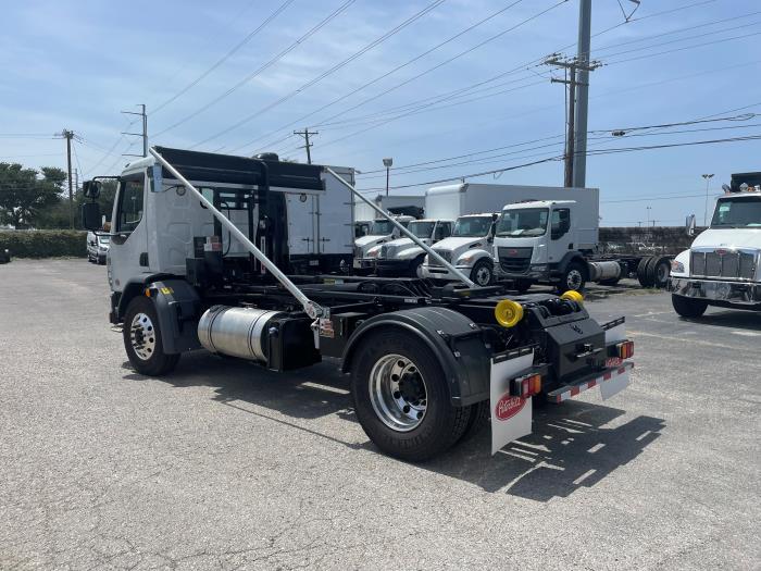 2025 Peterbilt 220-11