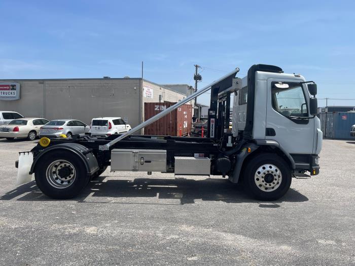 2025 Peterbilt 220-14