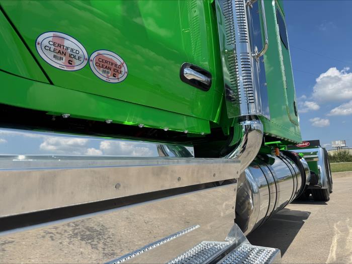 2026 Peterbilt 589-12