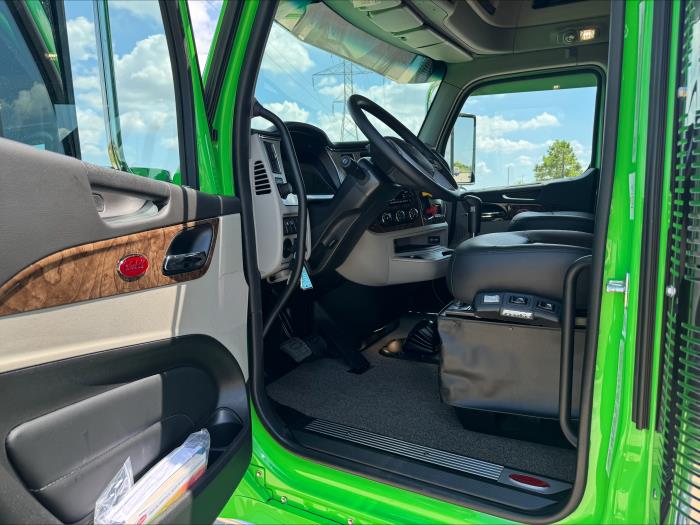 2026 Peterbilt 589-14