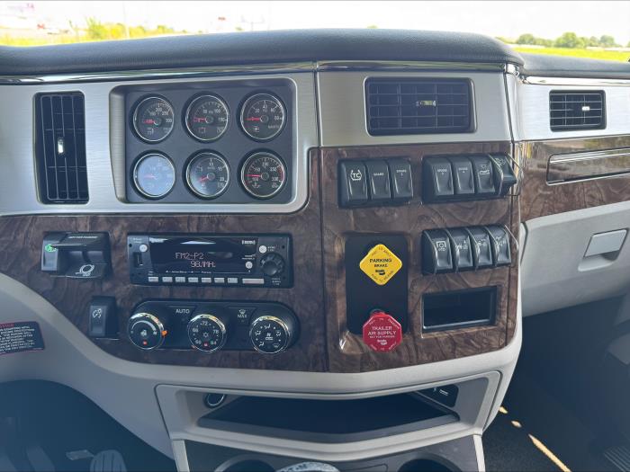 2026 Peterbilt 589-16