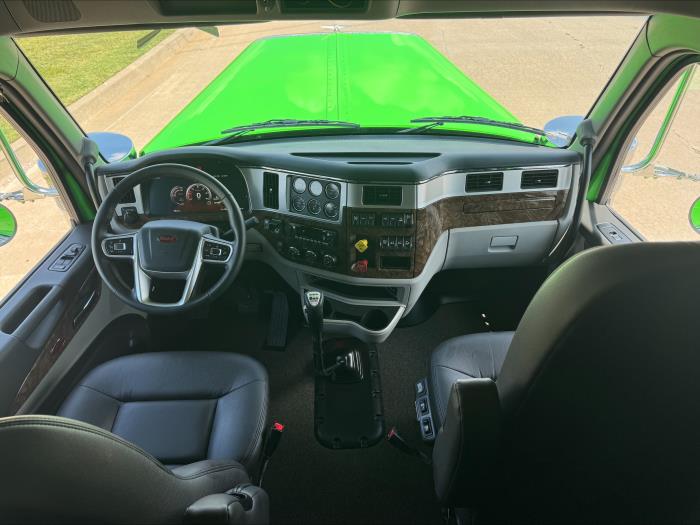 2026 Peterbilt 589-21