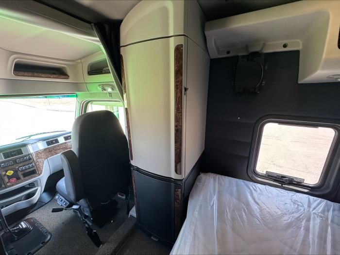 2026 Peterbilt 589-24