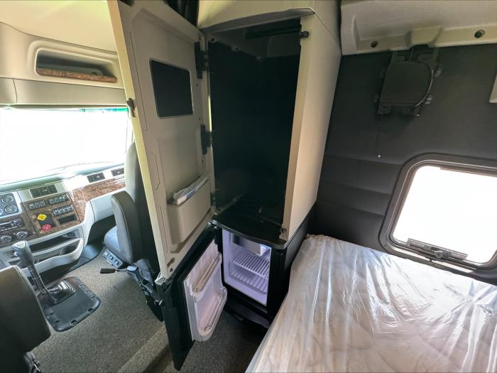 2026 Peterbilt 589-25