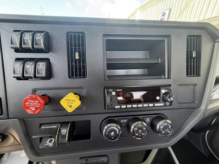 2026 Peterbilt 548-12