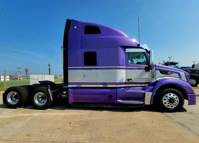 2021 Peterbilt 579-8