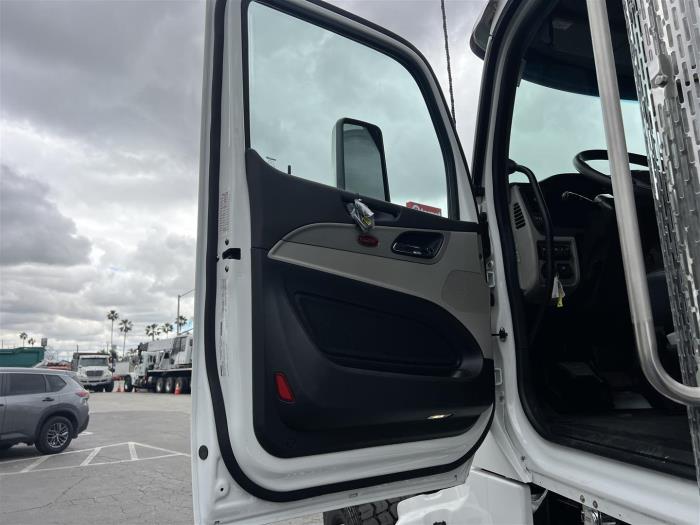2026 Peterbilt 567-13