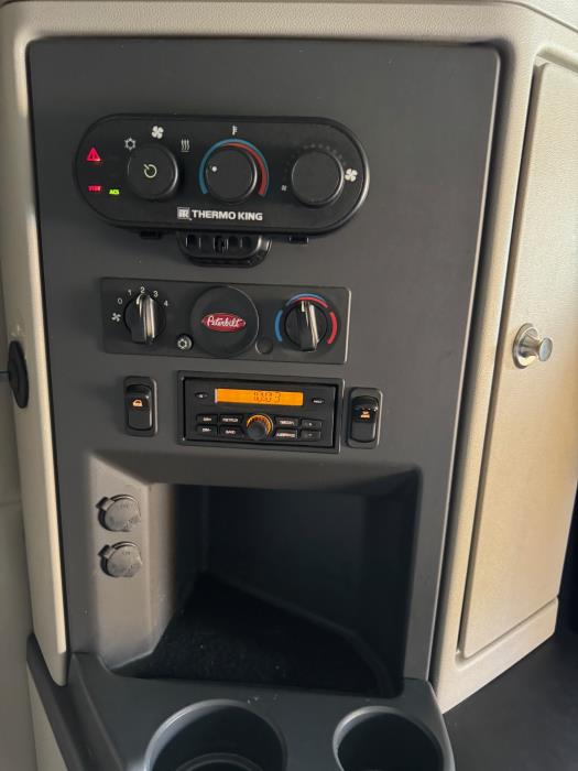 2022 Peterbilt 579-21