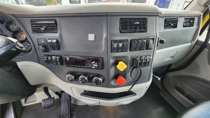 2021 Peterbilt 579-13