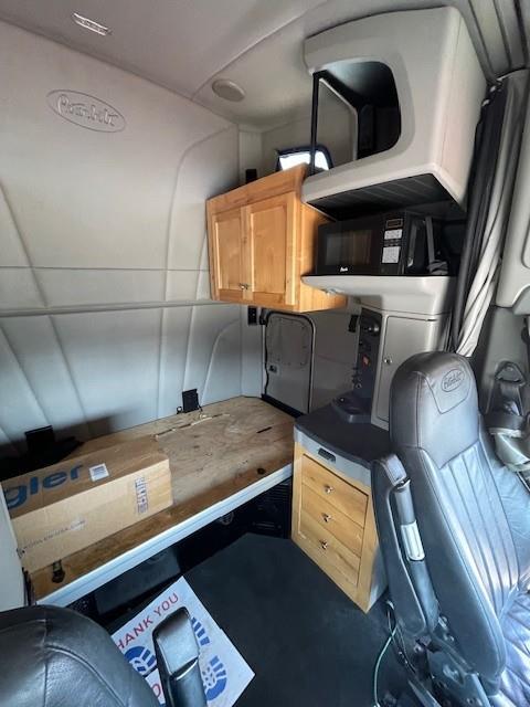 2021 Peterbilt 579-17