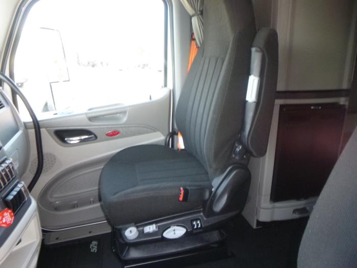 2021 Peterbilt 579-16