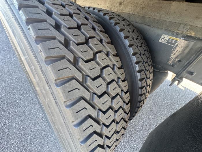 2020 Peterbilt 337-12