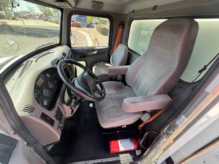 2020 Peterbilt 337-15