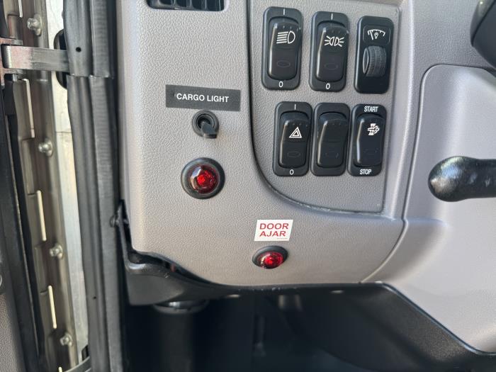 2020 Peterbilt 337-18