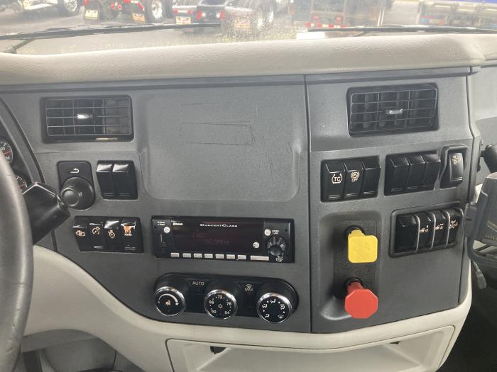 2021 Peterbilt 579-6