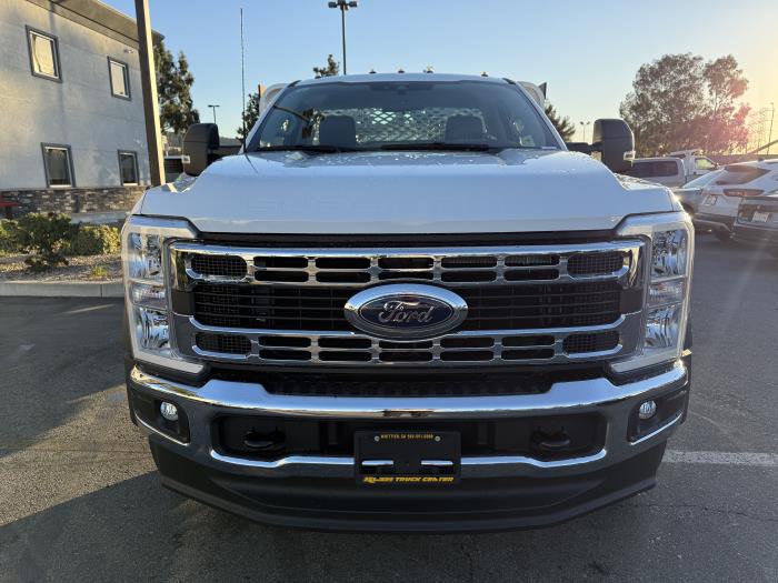 2025 Ford F-550-7