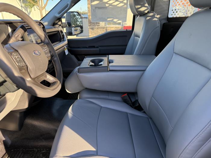 2025 Ford F-550-14
