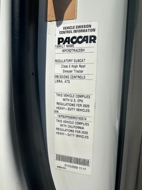 2021 Peterbilt 579 photo 2