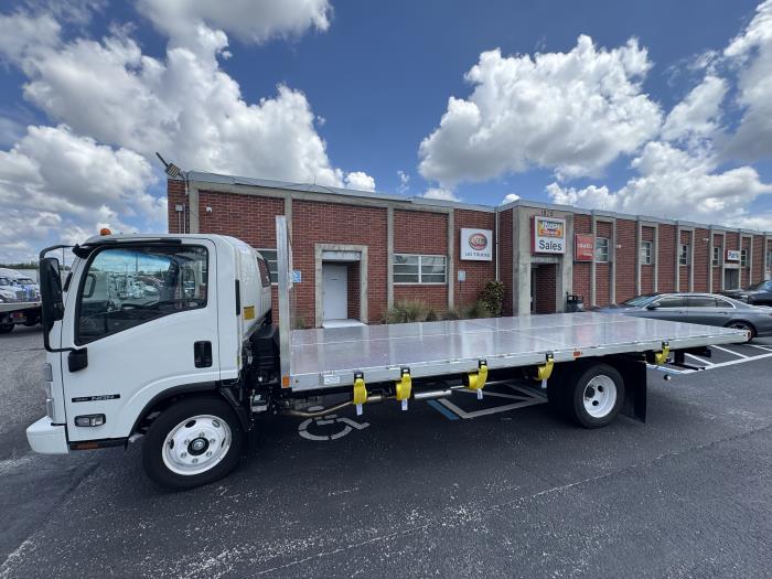 2025 Isuzu NRR photo 3