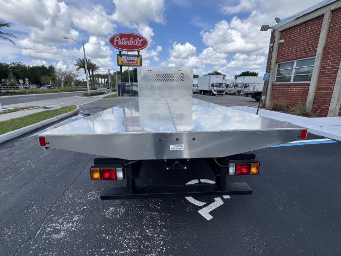 2025 Isuzu NRR photo 4