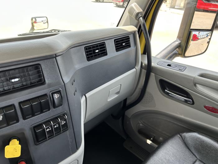 2021 Peterbilt 579-28