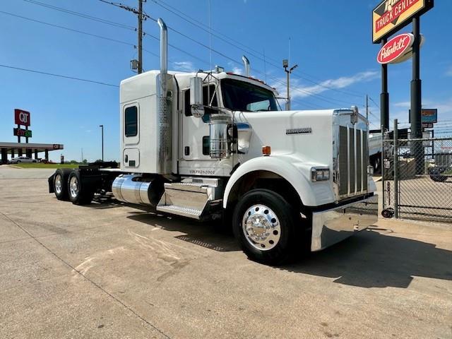 2023 Kenworth W900-24