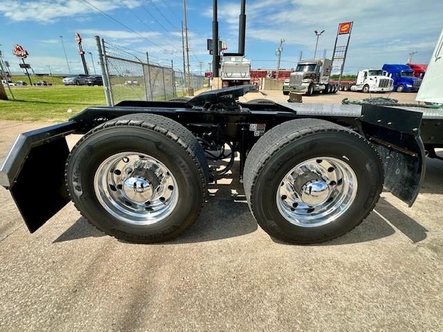 2023 Kenworth W900-27