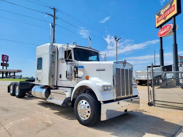 2023 Kenworth W900-28