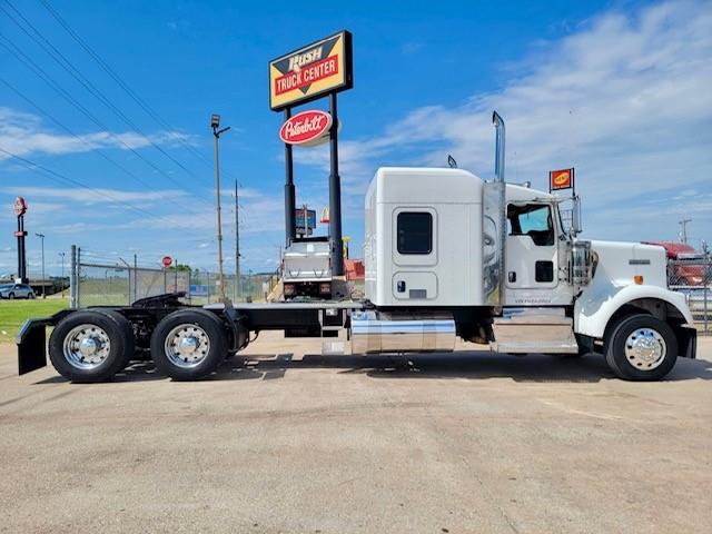 2023 Kenworth W900-29